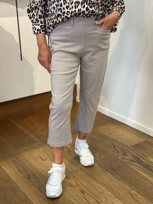Emmy Capri Bengaline - Dk Clay