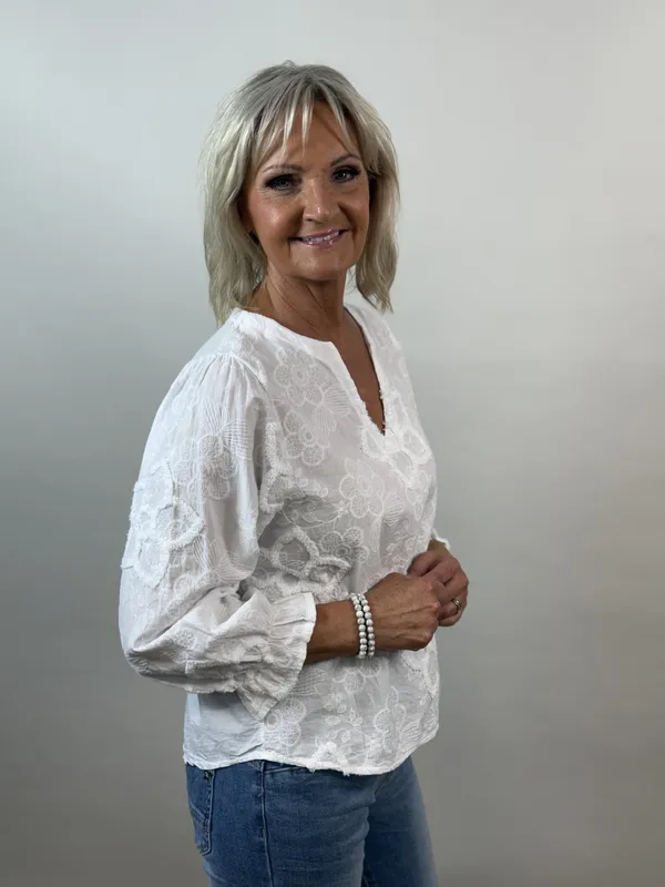 Melanie Blus - White