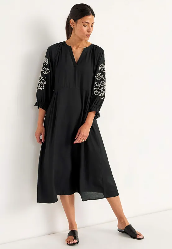 Klänning Med Brodyr - Black/Beige