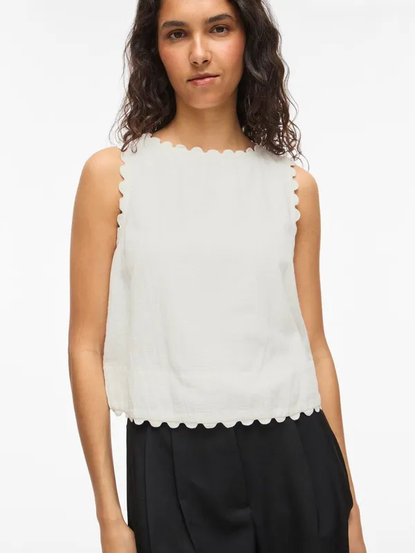 Mindy O-neck Scallop Top - Snow White